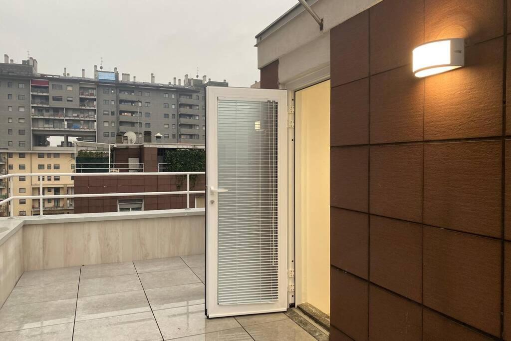 Attico Milano-Bicocca Apartment Luaran gambar